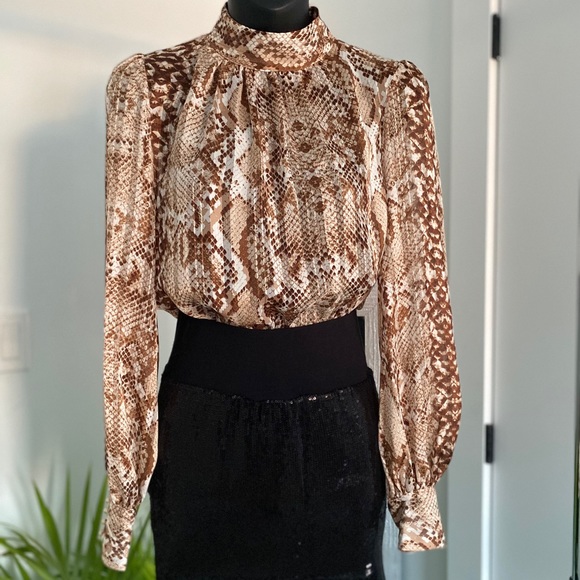 H&M SNAKE SKIN BLOUSE - NWT - SIZE 2 - Picture 1 of 8